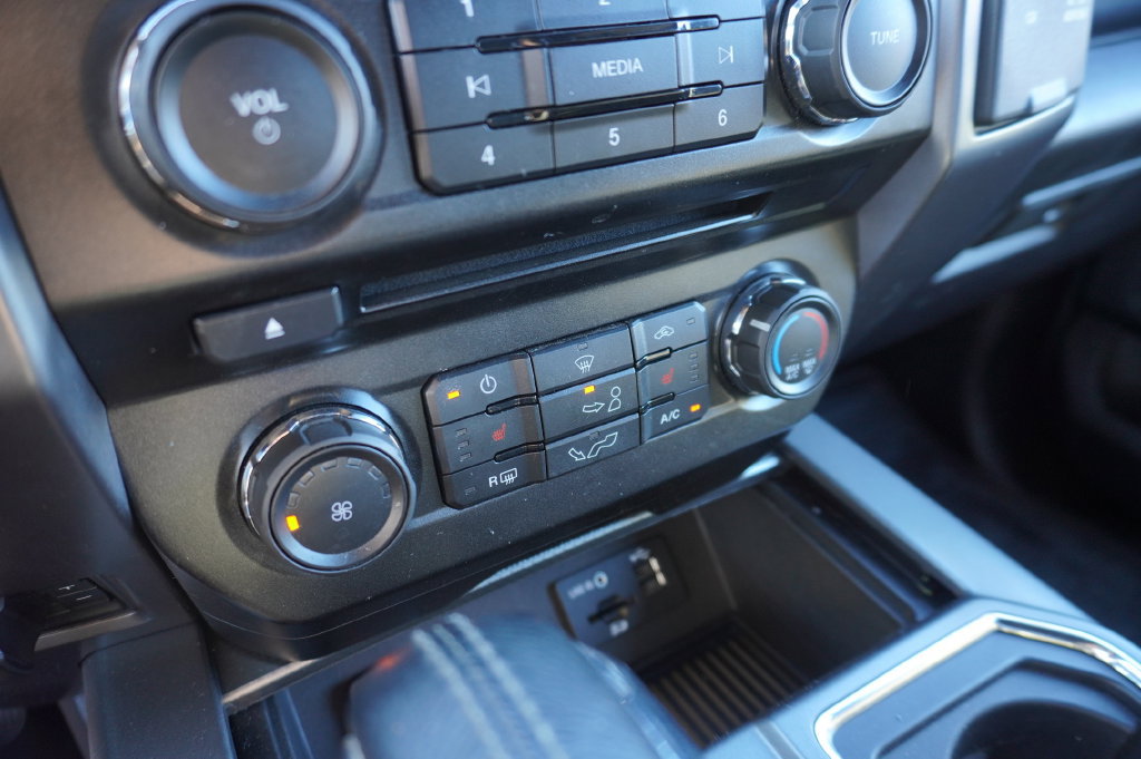 Used 2015 Ford F150 XLT w/ Equipment Group 302A Luxury AWD/4WD image 18