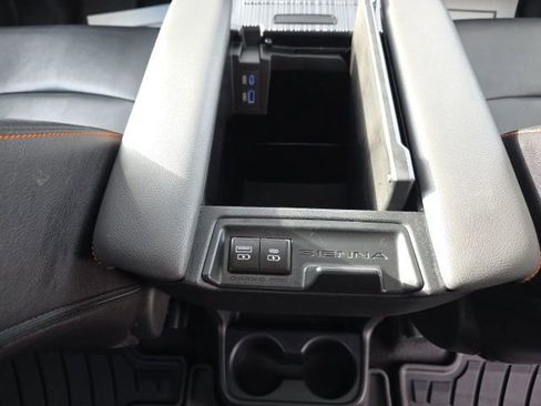 Used 2021 Toyota Sienna XSE image 33