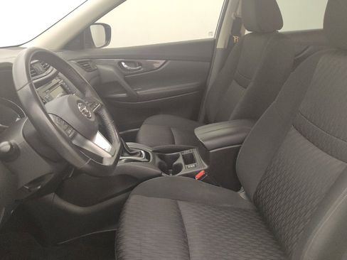 Used 2018 Nissan Rogue SV FWD image 17
