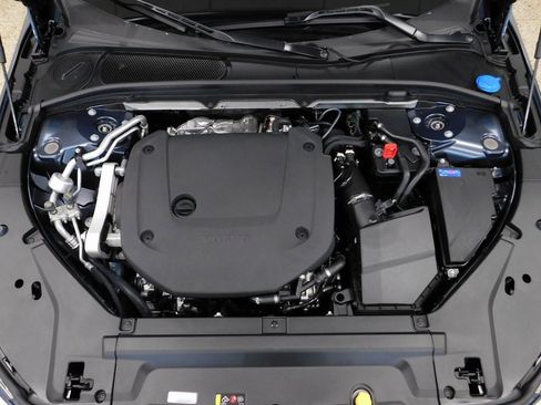 Used 2026 Volvo V90 B6 Cross Country Ultra image 13