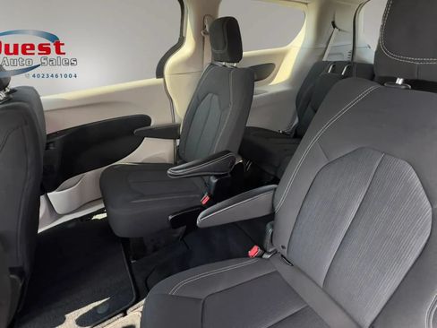Used 2022 Chrysler Voyager LX FWD image 23