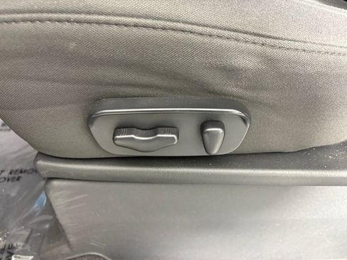 Used 2014 Nissan Titan SV w/ SV Value Truck Package image 14