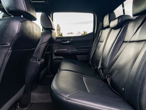 Used 2020 Toyota Tacoma TRD Off-Road image 25