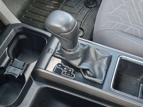 Used 2019 Toyota Tacoma TRD Off-Road AWD/4WD image 32