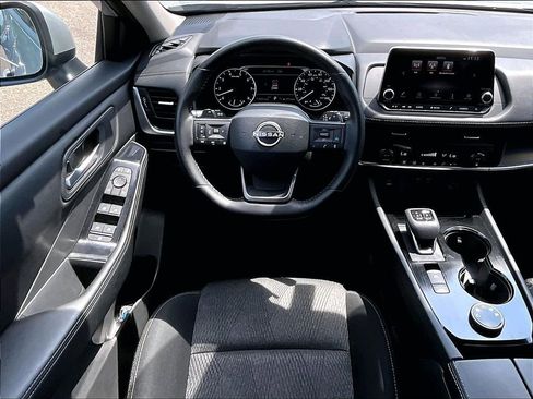 Used 2025 Nissan Rogue SV AWD/4WD image 17