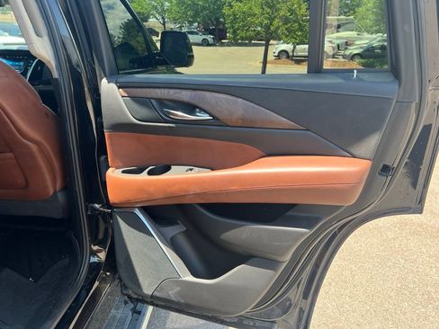 Used 2018 Cadillac Escalade Premium Luxury AWD/4WD image 22