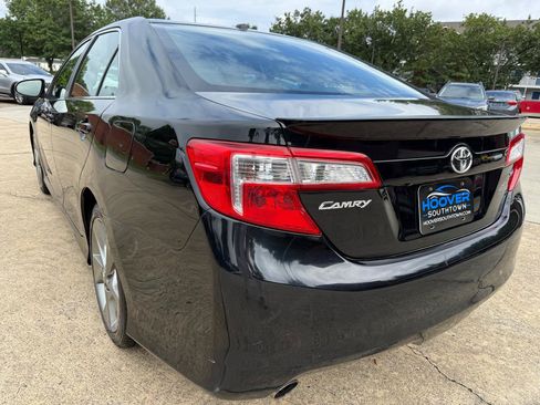 Used 2012 Toyota Camry SE FWD image 3