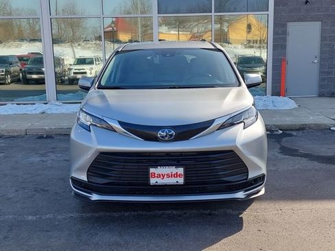 Used 2022 Toyota Sienna LE image 5