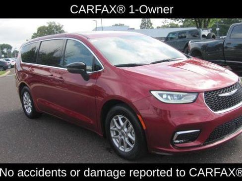 Certified 2025 Chrysler Pacifica Select FWD image 2