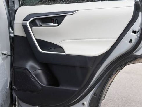 Used 2025 Toyota RAV4 XLE FWD image 16
