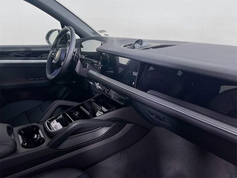 New 2026 Porsche Cayenne Base image 31