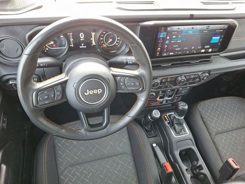 Used 2024 Jeep Gladiator Mojave w/ Convenience Group image 11