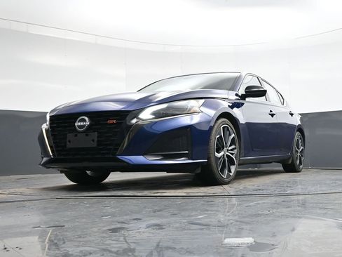 Used 2024 Nissan Altima 2.5 SR image 44