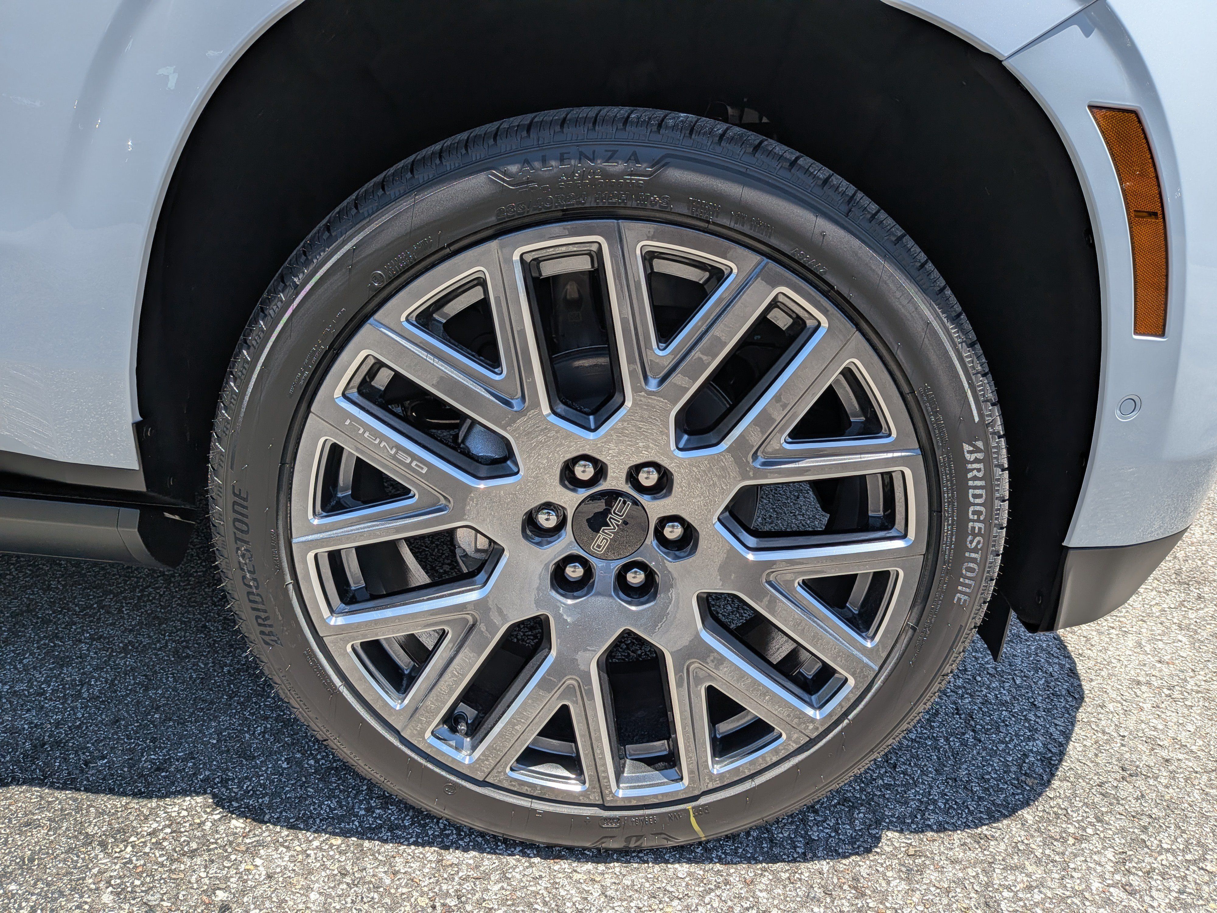 New 2026 GMC Yukon Denali Ultimate AWD/4WD image 12