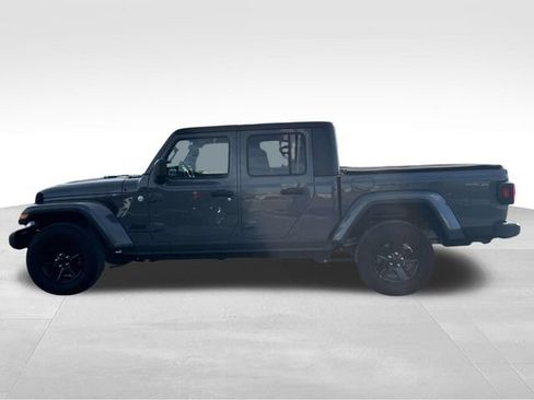 Used 2021 Jeep Gladiator Sport image 4