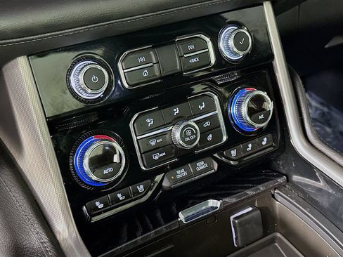 Used 2024 GMC Yukon Denali w/ Denali Reserve Package AWD/4WD image 16