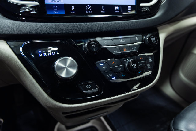 Used 2022 Chrysler Pacifica Touring-L FWD image 18