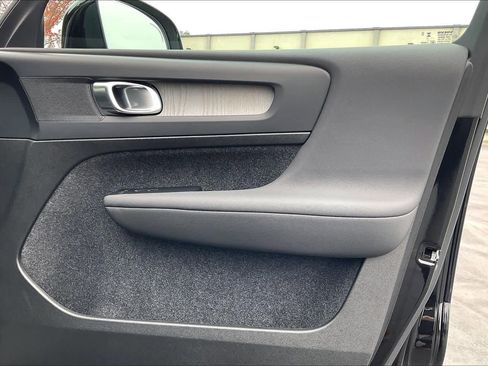 Used 2025 Volvo XC40 B5 Core w/ Protection Package Premier image 27