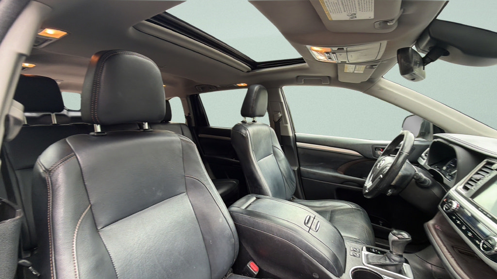 Used 2018 Toyota Highlander XLE AWD/4WD image 26