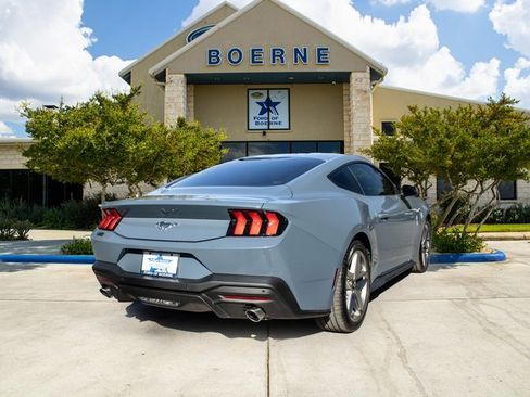 Used 2025 Ford Mustang Coupe image 5