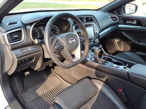 Used 2023 Nissan Maxima SR w/ Sport Mat Group FWD image 16