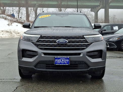 Used 2022 Ford Explorer XLT image 3