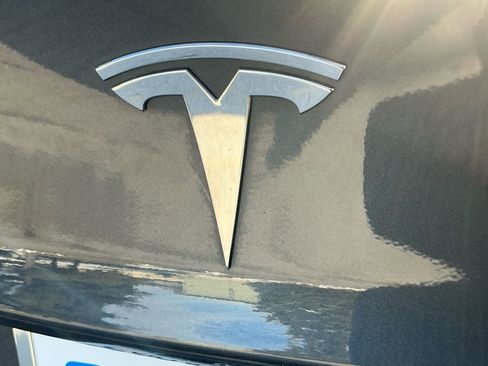 Used 2023 Tesla Model 3 Standard Range image 16