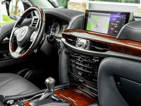 Used 2021 Lexus LX 570 4WD w/ Luxury Package image 33