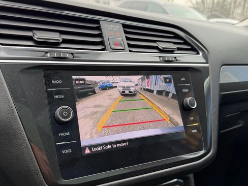 Used 2018 Volkswagen Tiguan SE w/ Panoramic Sunroof Package image 36