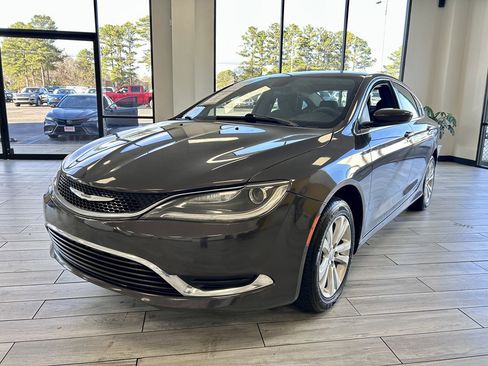 Used 2015 Chrysler 200 Limited image 3