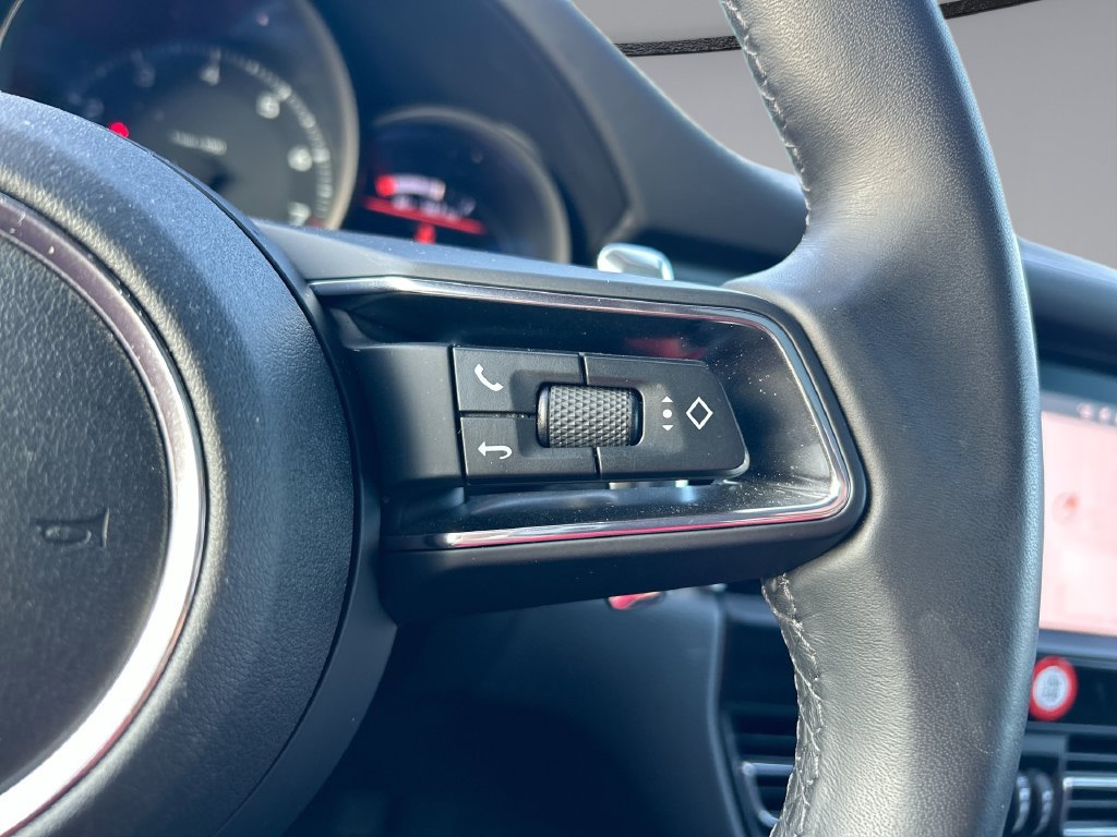 Used 2024 Porsche Macan AWD/4WD image 17