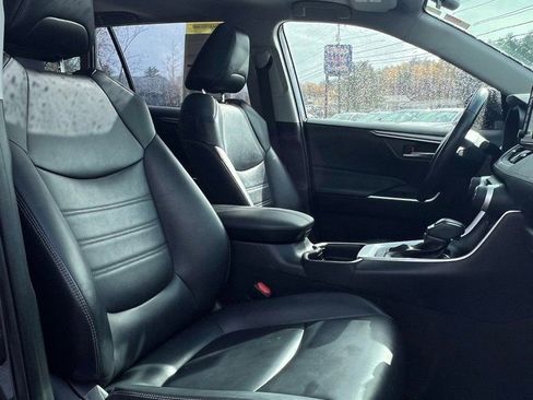 Used 2019 Toyota RAV4 XLE Premium image 14