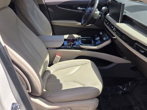 Used 2023 Lincoln Nautilus AWD w/ Premium Package image 16