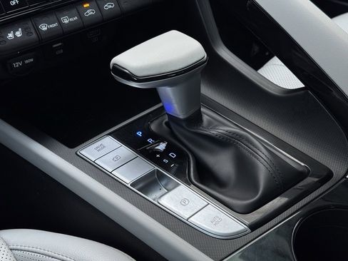 Used 2023 Hyundai Elantra Limited image 28