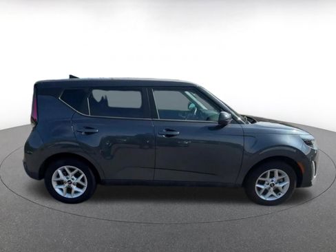 Used 2025 Kia Soul LX w/ LX Technology Package FWD image 16