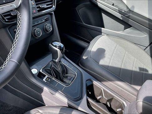 Certified 2022 Volkswagen Taos SE image 23