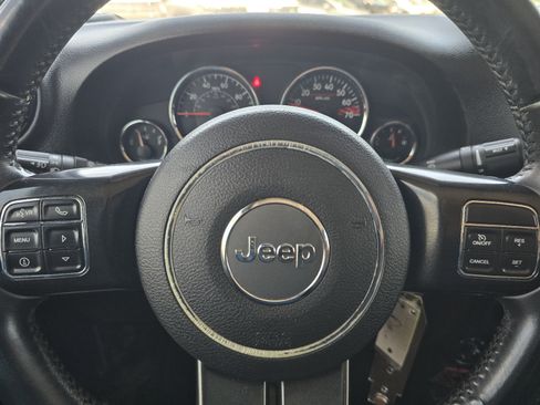 Used 2017 Jeep Wrangler Unlimited Rubicon AWD/4WD image 25