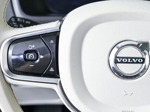 Certified 2025 Volvo XC90 B5 Plus AWD/4WD image 11