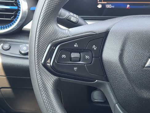 Used 2025 Chevrolet Trax LT FWD image 29