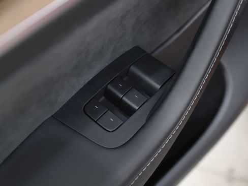 Used 2025 Tesla Model Y Long Range image 21