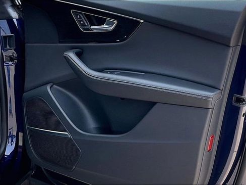 Used 2023 Audi Q8 Premium Plus w/ Premium Plus Package image 19