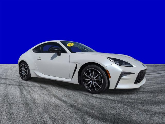 Used 2024 Toyota GR86 RWD image 2