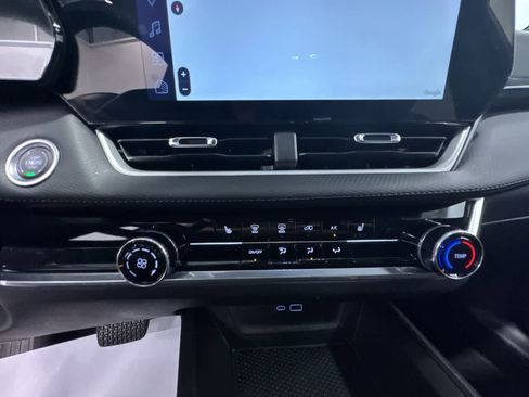 Used 2025 Chevrolet Equinox LT w/ Safety and Technology Package image 28