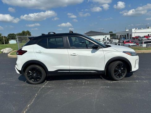 Used 2024 Nissan Kicks SR w/ SR Premium Package FWD image 2