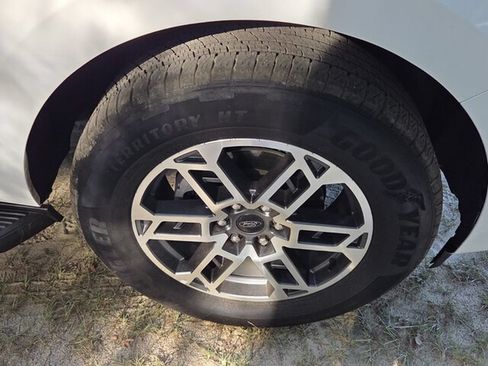 Used 2025 Ford Expedition Active RWD image 18