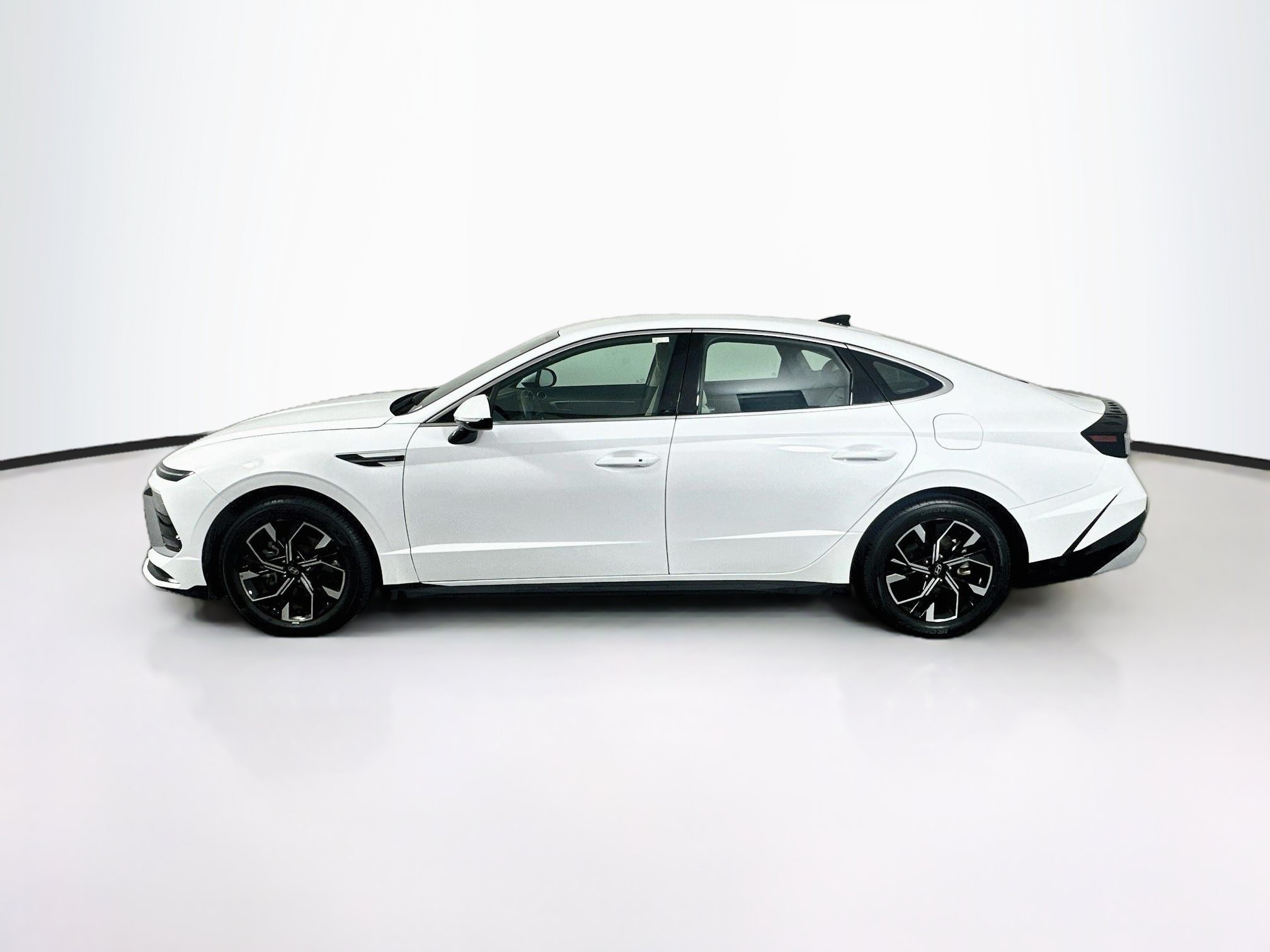 Used 2025 Hyundai Sonata SEL FWD image 4