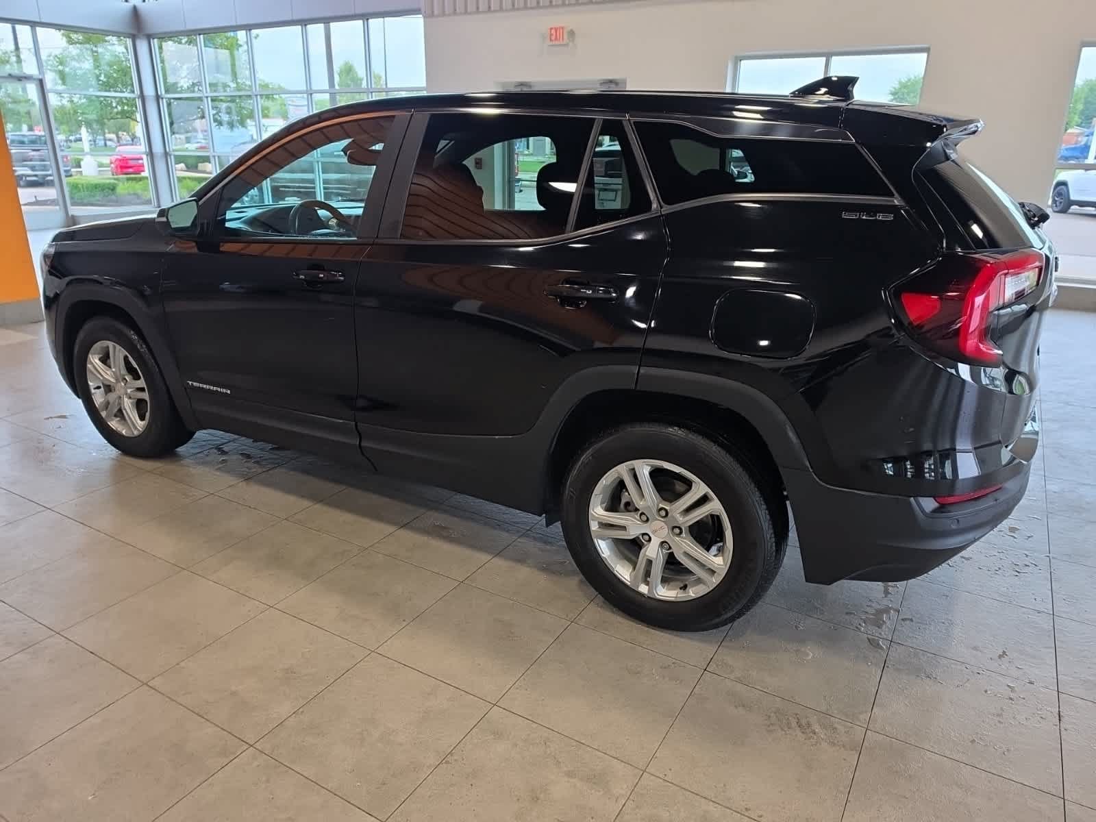 Used 2023 GMC Terrain SLE FWD image 13