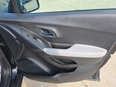 Used 2021 Chevrolet Trax LS w/ Tint and Cruise Package image 15