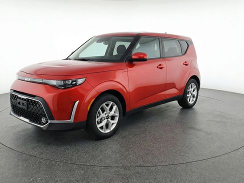 Used 2025 Kia Soul LX w/ LX Technology Package FWD image 3
