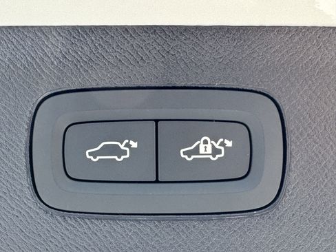 New 2026 Volvo XC90 B6 Plus w/ Protection Package Premier image 11